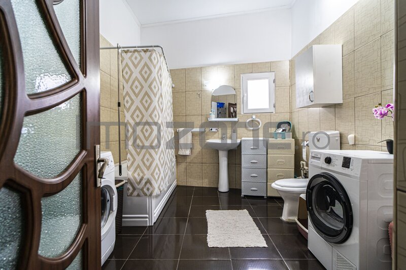 Aramesti, 2 camere, 66 mp, parter/3, bloc tip vila, c-tie 1990, comision 0%